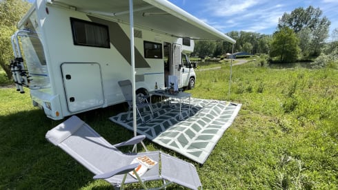 Queen A – Built in 2021 - luxury 6-person alcove camper - Queen E