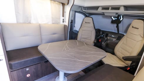 Tessoro 468 – 4p Benimar semi-integrated from 2025