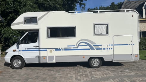 6-sitziger Mercedes-Benz Alcove aus dem Jahr 2002