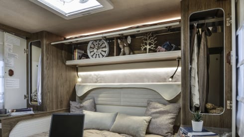 Skye – LUXURY Rollerteam T-Line 740 4 Berth Motorhome (AUTOMATIC)