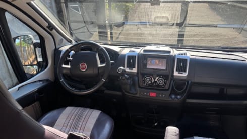  Premium bus camper, brand: La Strada -> length 6.40m