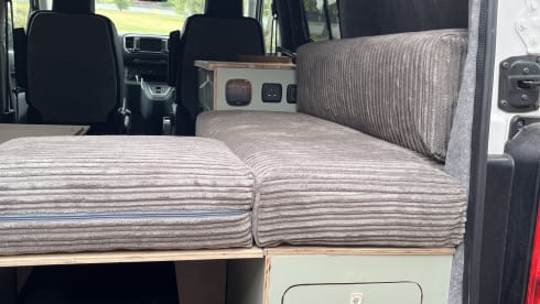 Woody – ⚡ Eco-Friendly Electric Campervan – Sustainable Adventures in Style