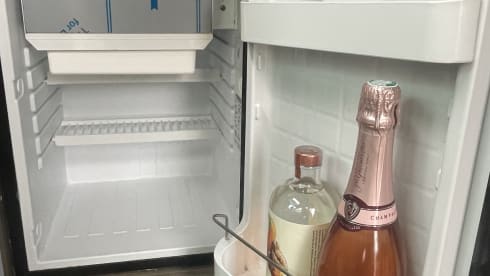 Rainbow Magnus – 4 berth Mercedes-Benz campervan from 2009