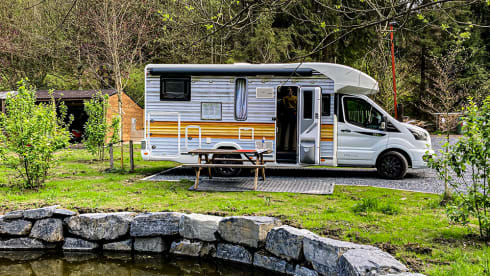 Start in de Ardennen – Luxury 2 person Chausson from 2021 with classic Vanguard rv wrapping.