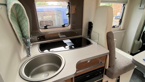 Camilla Camper – Fiat Dethleffs Luxury Motorhome 4 berth 