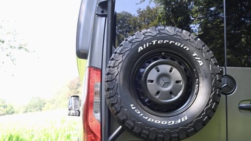Chris & Ride – 2p MB sprinter OFF-GRID from 2019