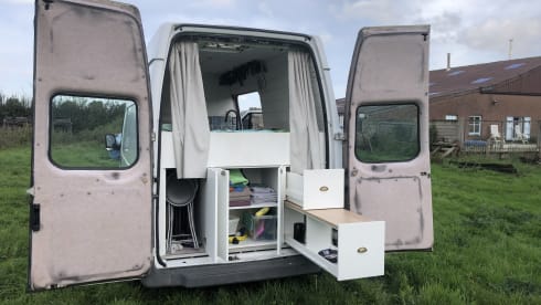 Sunny ☀️ – Off grid Ford bus
