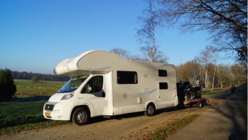 Adventurous family camper with the extra option of a trailer