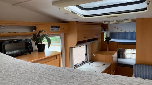 Hymer spacious 6p family camper with bunk beds