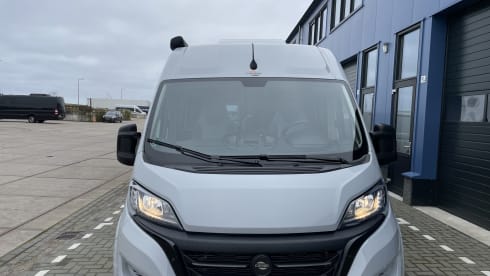 Tourer 5.9 – Carado CV 601 - fixed bed with a length of 5.99 METER!