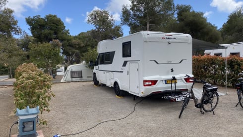. – Luxury complete Adria semi-integrated camper