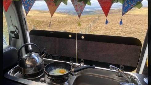 Milan the Campervan – 5 berth Volkswagen campervan