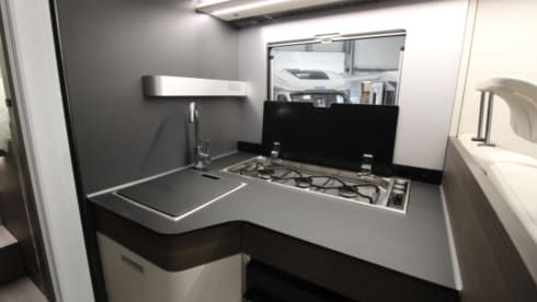 Compleet en zeer luxe uitgeruste 2 persoons (max 3) Adria Matrix Suprème 
