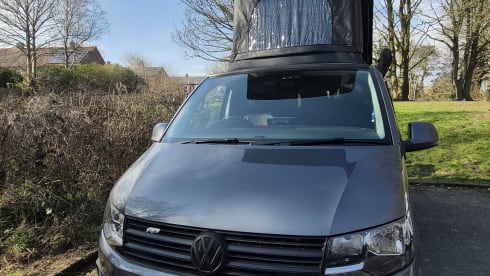 Vanessa – High Spec 4 berth VW T6 campervan