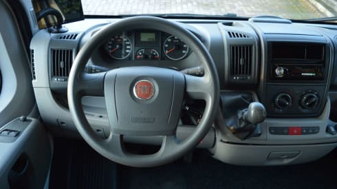 Beautiful complete and very neat 6-person camper (Fiat Ducato Joint S)