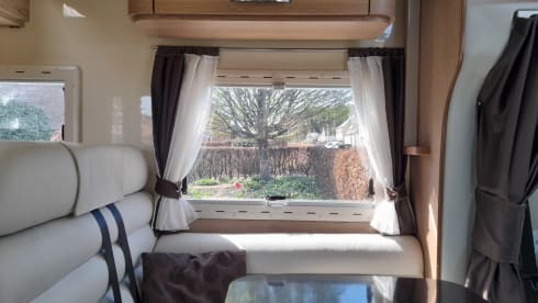 McLouis semi-integrated 4 people