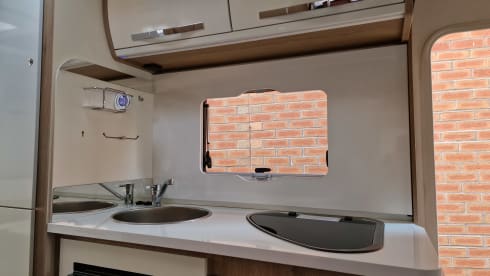 5 belts and 6 berth Fiat AutoRoller 747  year 2021