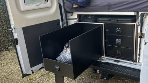 Ranger – New possl summit, bus camper of the year, with skyroof!