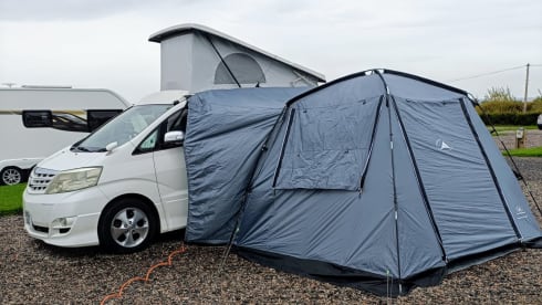 BeeHappy – Camper Toyota a 3 posti letto del 2006