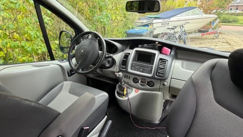 4p Renault campervan uit 2012