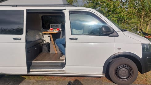 2p Volkswagen campervan uit 2013