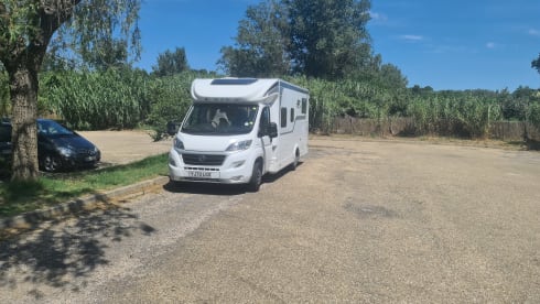 Beatrix – 2021  Laika Kosmo 509 4 berth coach built semi-integrated
