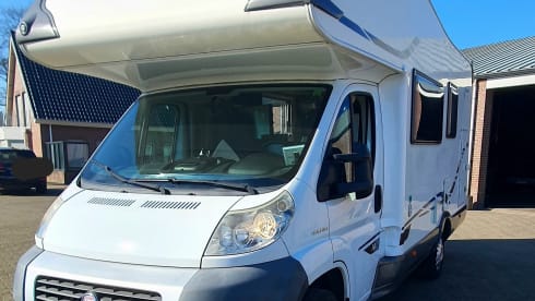 Louis, Camper to Go – Luxurious, spacious and comfortable Mc Louis Glamys 14, air conditioners, bunk beds