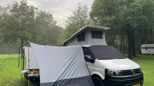 Mammoet – 4p Volkswagen campervan uit 2014