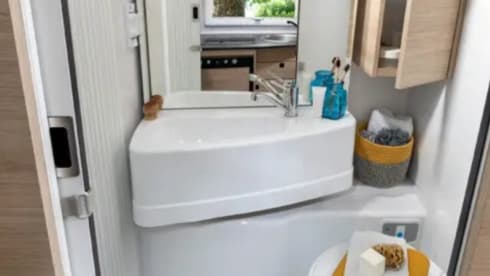 Zeitreise Wohnmobilvermietung No. 2 – Challenger S217 GA 'Sport Edition', winter-ready