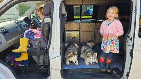 Violet – Camper Volkswagen a 4 posti letto del 2011