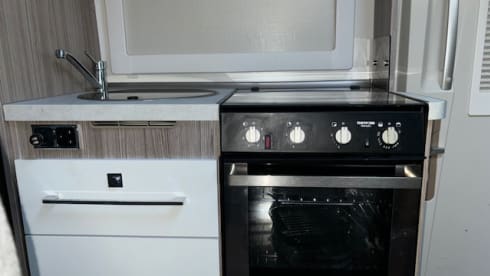 Beni – 6 Berth / 6 Seatbelt Benimar Primero 313