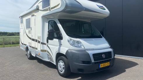 6-8 p Fiat alcove spacious family camper