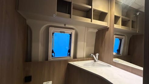 CampChamp – Brand new Campervan from 2024 with Skyloft, air conditioning and much more!