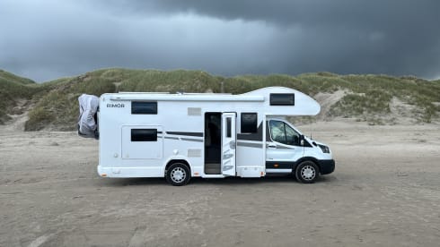 Spacious Rimor Kilig 50 - 6 person camper