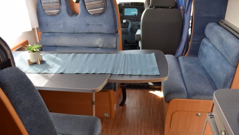 Ford Benimar  – Comfortabele familiecamper met 6 slaapplaatsen compleet ingericht