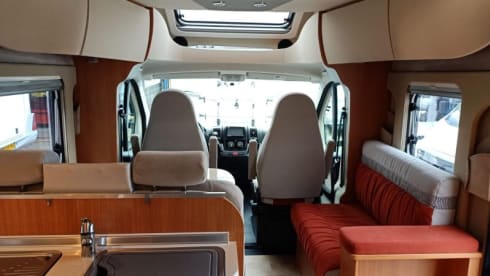 zwerver – Complete luxury two-person motorhome rentals