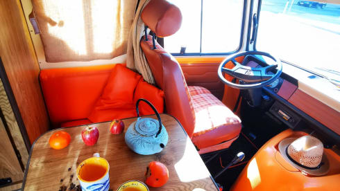 Laranja – Rent a  Blue Classics’s Combi J9