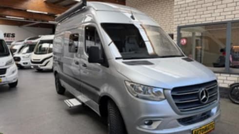 4-seater Mercedes-Benz bus from 2023