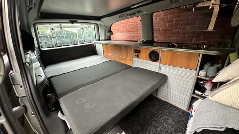 #ExplorerBuzzs – 4 Person MB Vito 4x4 Campervan (2009)