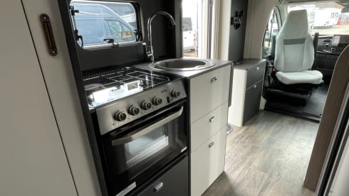 494 – Swift Voyager 494 Island Bed 2024