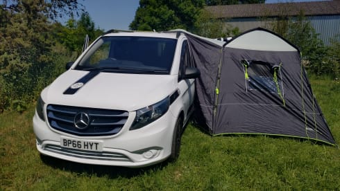 Vinnie  – Mercedes-Benz Wohnmobil mit 2 Schlafplätzen ab 2026