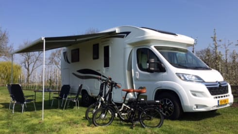 T595 – New SUNDRIVER semi-integrated motorhome (max. 5 people)