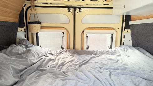 2p Peugeot bus uit 2011 voor een actieve vakantie