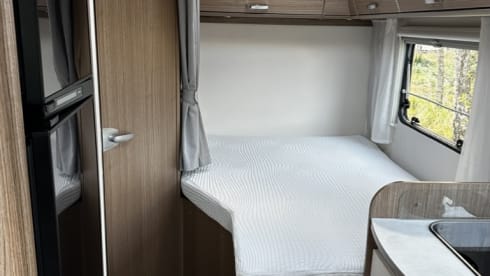 5 – Spacious and luxurious 3-person camper with lots of room to move!