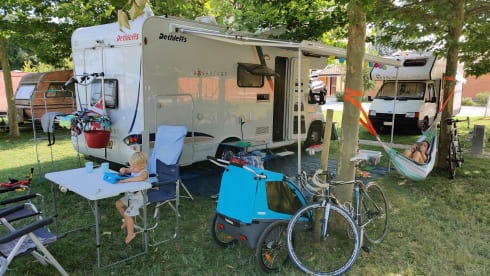 Widely equipped 4p Fiat Dethleffs with double bed, bunk bed.