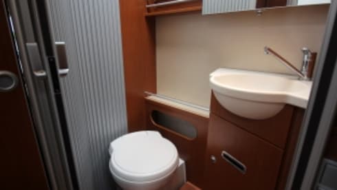 zeer luxe Hymer Integraal camper voor 4-5 personen met Airco