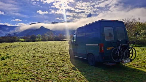 Gaia – Gaia - cozy green camper with wood stove