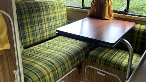 Sandy Beach Bus – 3p Volkswagen campervan from 1973