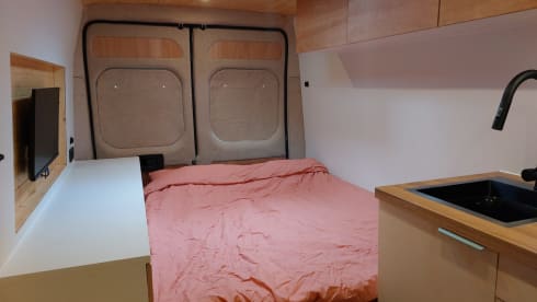 Boxy – Spacious off-grid bus camper 'Boxy' 2/3 pers. (2014)