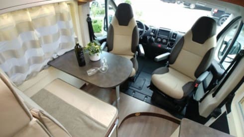 I-type – New bus camper with 4 permanent sleeping places